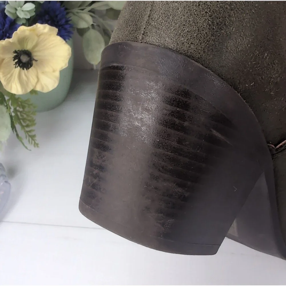 Journee Collection Women's Tessa Scalloped Olive Green Block Heel Booties Size 9